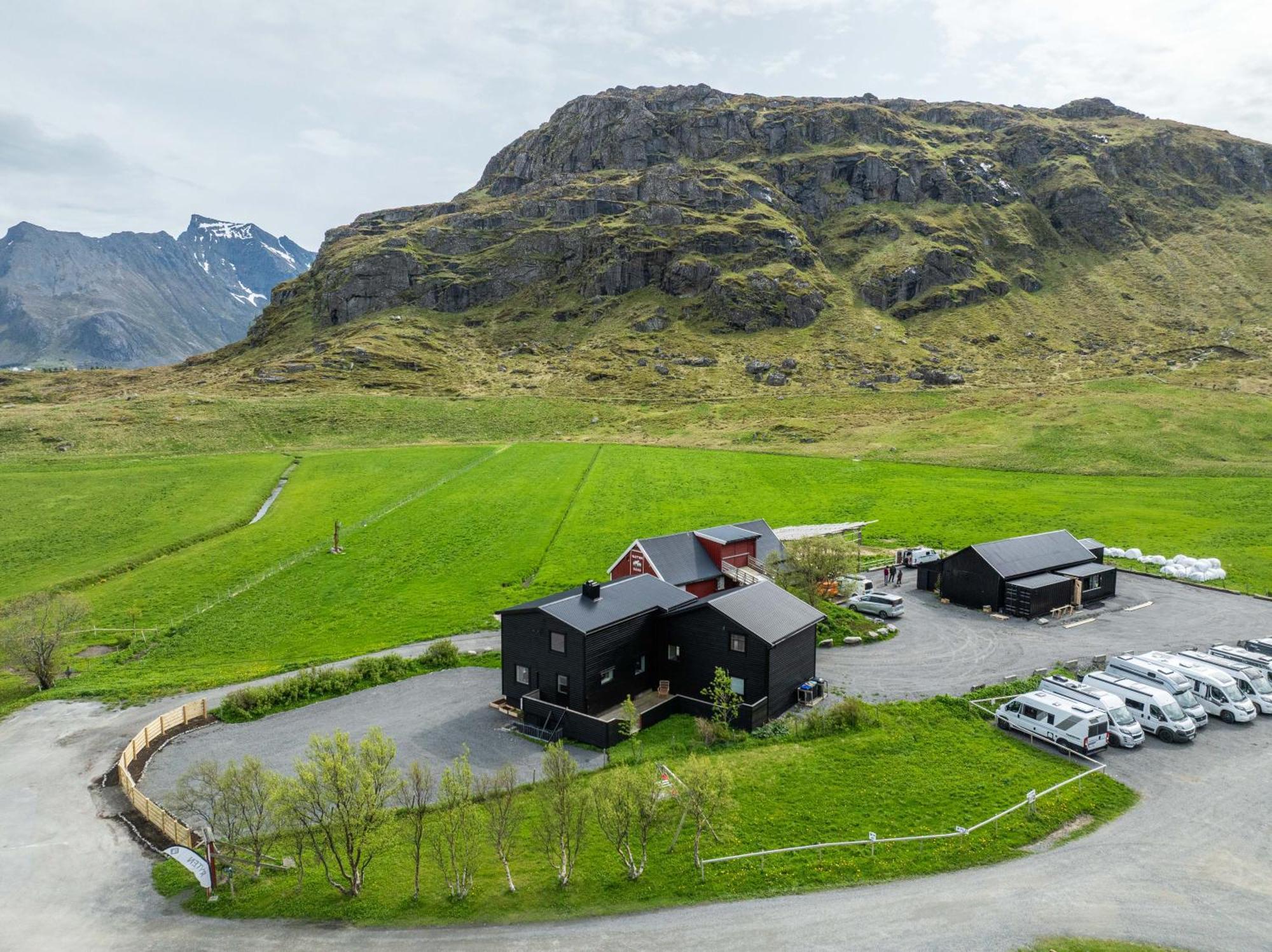 Ryten & Kvalvika Trail Farm Lodge Fredvang